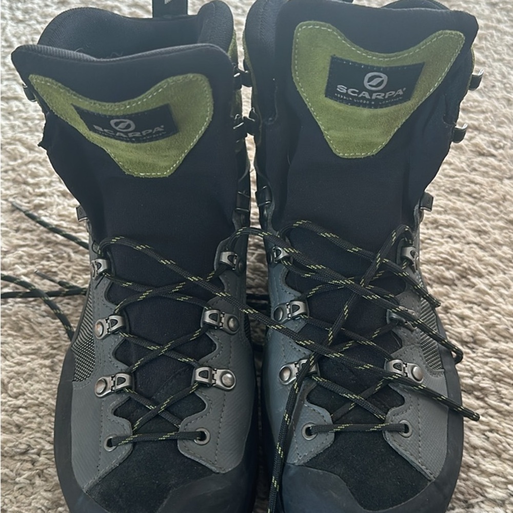 Scarpa Men's Black and Green Hiking Boots